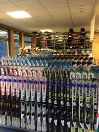 Topmarken Head und Atomic der Wintersportschule Oberallgäu