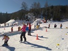 Kinder beim Skilaufen in der Wintersportschule Oberallgäu