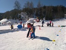 Hütchenparcours für Kinder in der Skischule Ofterschwang